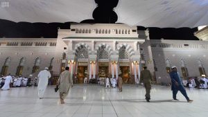 ماہ صیام کے دوران مسجد نبوی کے 100 دروازے زائرین کے لیے کھلے