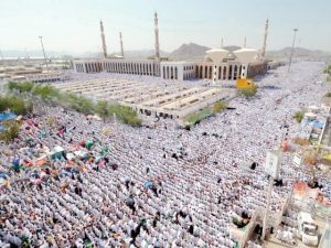 حجاج وقوف عرفہ کیلیے میدان عرفات میں جمع