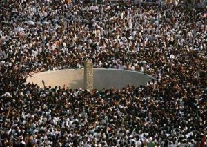 زائرین حج رمی جمرات کے لئے منیٰ واپس پہنچ گئے