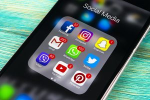 انٹرنیٹ ’سوشل میڈیا‘ کتنا مفید اور کتنا مضر؟