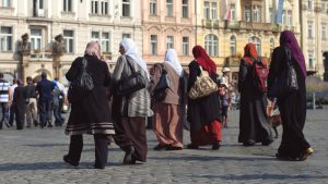 یورپ کی مسلم خواتین کو وسیع پیمانے پر امتیازی سلوک کا سامنا ہے، ہیلینا ڈالی