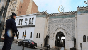 فرانس میں مسجد کو بلاجواز بندکروانے پر مقامی میئر میکرون انتظامیہ پر برس پڑے