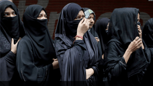 بھارت: مسلمان طالبات کو حجاب پہن کر کلاس رومز میں داخلے کی اجازت نہ مل سکی