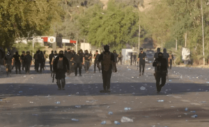 عراق: مقتدیٰ الصدرکے حامیوں کاری پبلکن پیلس پر دھاوا؛بغداد میں کرفیو نافذ