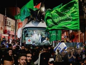 اسرائیل سے 39 فلسطینیوں کی رہائی کے بدلے حماس نے 17 یرغمالیوں کو چھوڑ دیا